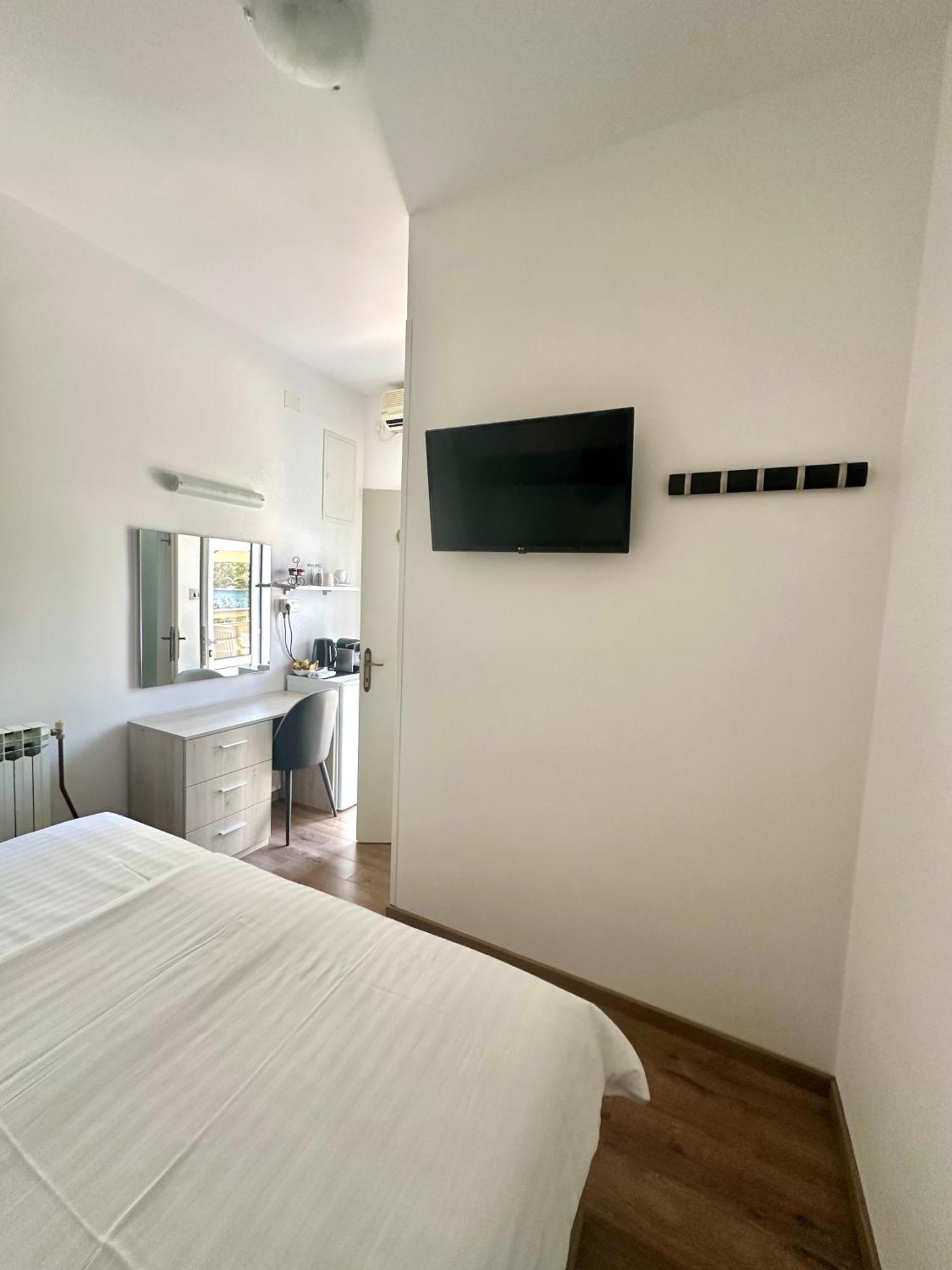 Sea View Room Macolic Palit Exterior photo